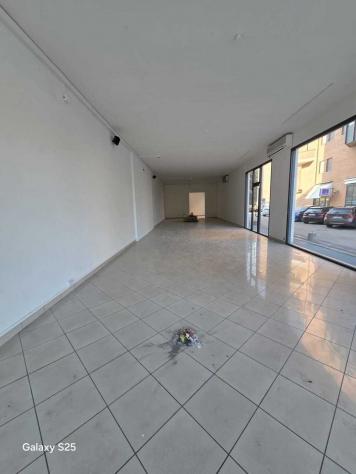 Oltre 3 vetrine in affitto a Vignola - Foto 3