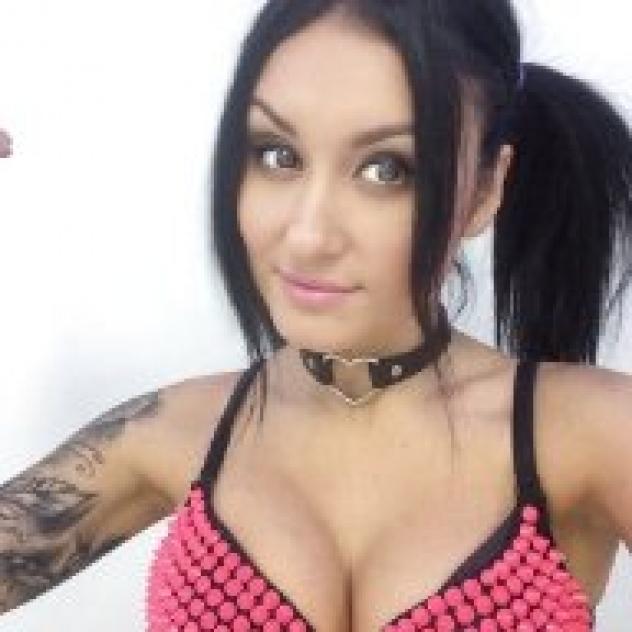 Leonzia, 25 da Parma Tel:
