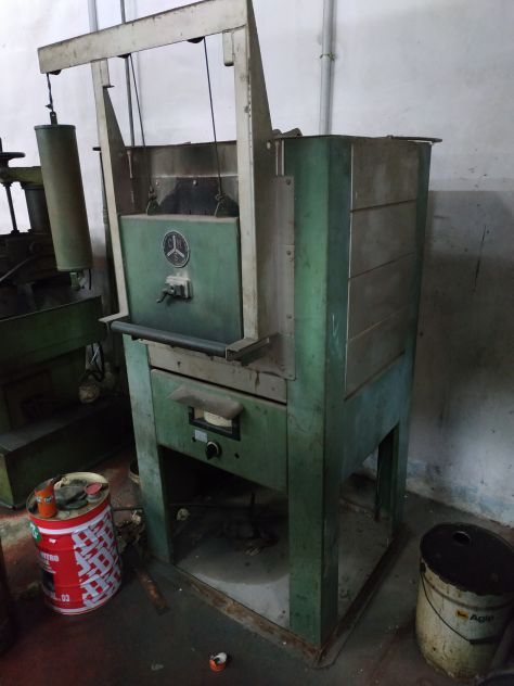 Forno industriale elettrico per trattamenti termici dei metalli
