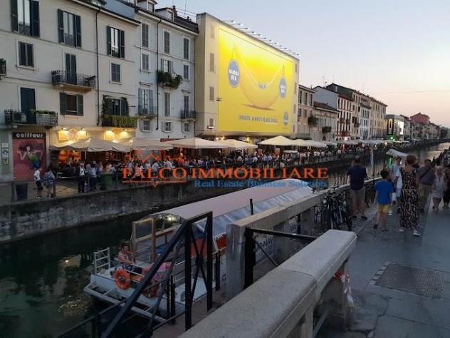 MILANO, NAVIGLI - VENDESI Negozio angolare A REDDITO