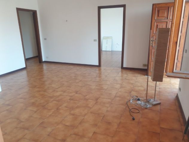 APPARTAMENTO CON INGRESSO INDIPENDENTE ADIACENTE A PIAZZA OLUBRA - Foto 5