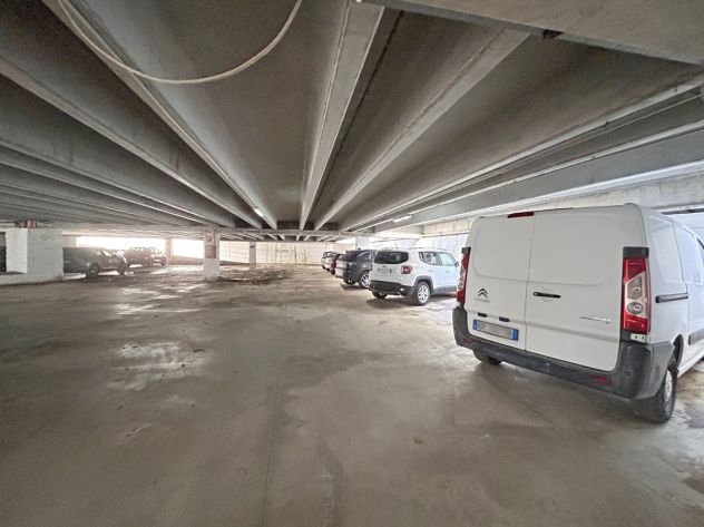 Parcheggio coperto al piano seminterrato - Foto 6