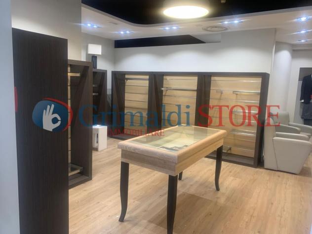 Oltre 3 vetrine in vendita a Campi Salentina - Foto 4