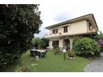 VILLA di 12 vani e di 220 mq (PIETRASANTA) rif. 013