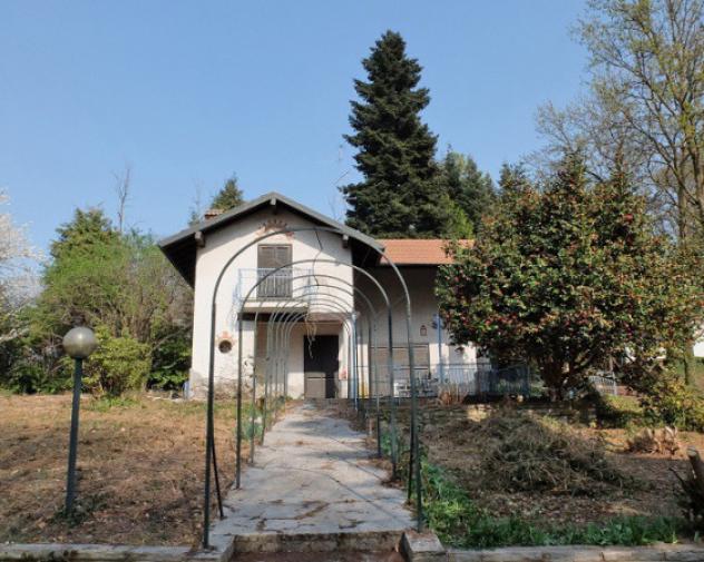 Rustico / Casale di 514 m² con 5 locali in vendita a Gallarate