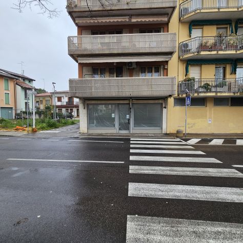 Negozio / ufficio in affitto a Latisana, 66 mq