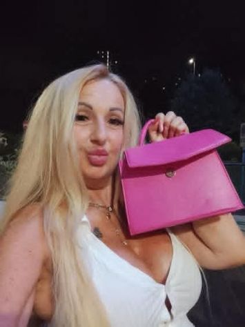 Donna bionda molto carina Tel:3516605882