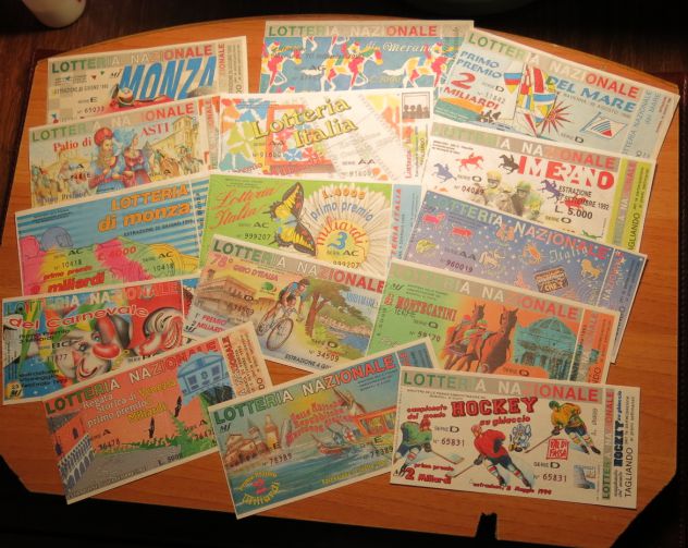28 BIGLIETTI DELLE LOTTERIE ITALIANE TUTTI DIVERSI DAL 1981 AL 1995 CON TAGLIAND