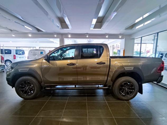 Toyota Hilux 2.8 D-4D A/T 4WD 48V 4 porte Double Cab Invincible - Foto 3