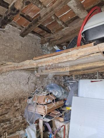 SEMINDIPENDENTE DA RISTRUTTURARE CON CANTINA E GIARDINO. - Foto 12