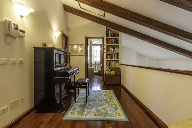 TORRI DI Q. LO: ELEGANTE VILLA CON GIARDINO DI OLTRE MQ. 1.000 - Foto 9