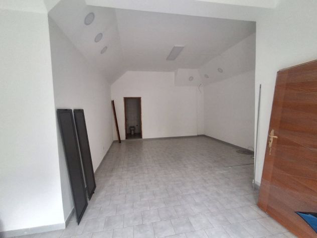 CASALNUOVO VIA BENEVENTO* LOCALE COMMERCIALE DI 40 MQ Con AGIBILITA - Foto 3