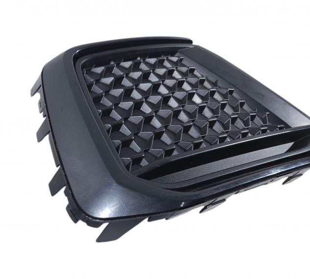 GRIGLIA PARAURTI ANTERIORE DESTRA AUDI A1 Sportback (GBA) 82A807682E Benzina 1000 (18) - Foto 3