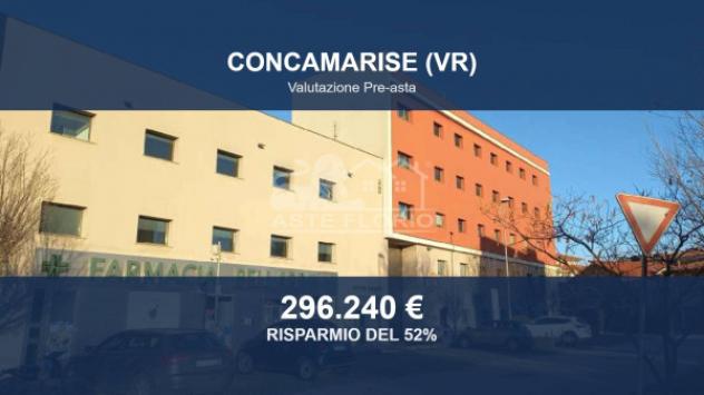 Immobile in asta di 759 m² con più di 5 locali e box auto in vendita a Concamarise