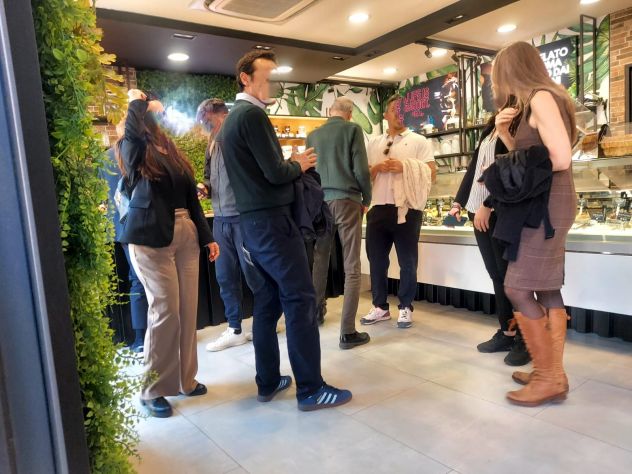 bar gelateria con somministrazione a Ponte Milvio cedo in vendita - Foto 3