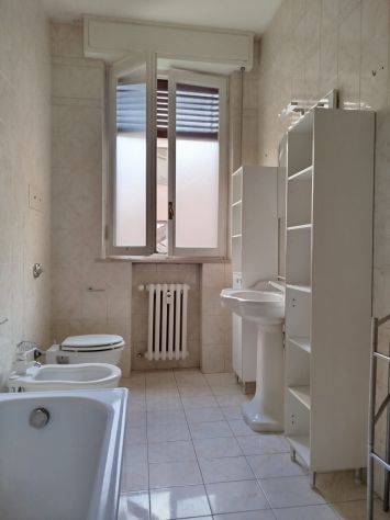 STANZA SINGOLA TUTTO INCLUSO PARMA CENTRO STORICO - Foto 6