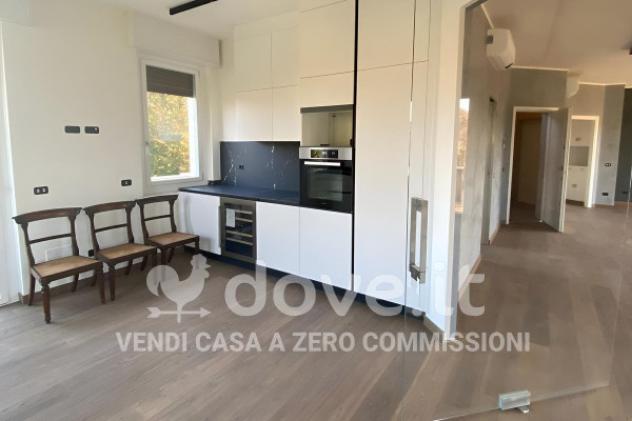 Attico / Mansarda di 220 m² con più di 5 locali e box auto in vendita a Varese - Foto 3