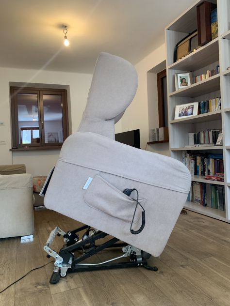 Poltrona autoelevabile per anziani - Foto 4