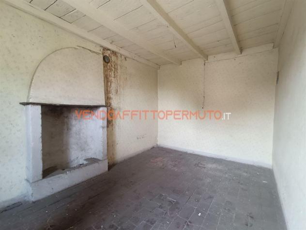 CASCINA DA RISTRUTTURARE CON BOX E LOCALE ACCESSORIO - Foto 9