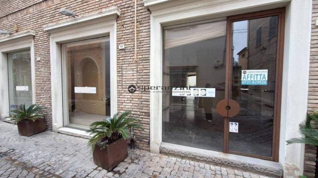 CENTRO STORICO: Nel cuore pulsante di fano, in una delle vie più prestigiose del centro storico, proponiamo in affitto un locale commerciale di grande - Foto 13