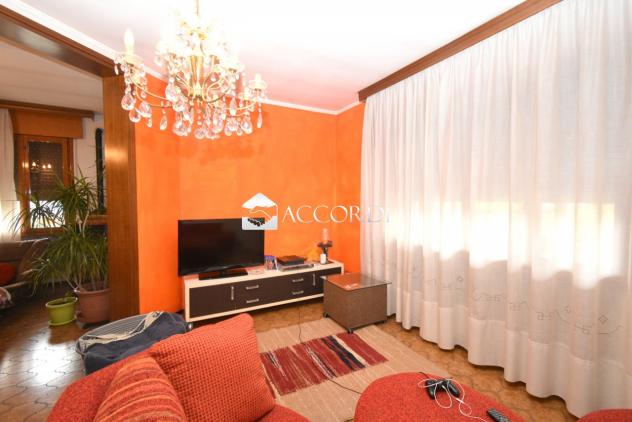 CASA INDIPENDENTE di 4 vani e di 380 mq (GODEGA DI SANT'URBANO) rif. GA8 - Foto 2