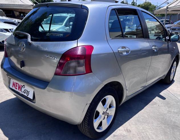 Toyota Yaris 1.0 - Foto 4