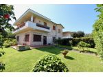 APPARTAMENTO di 7 vani e di 130 mq (PIETRASANTA) rif. 536