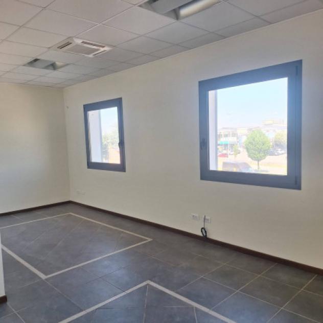 Immobile di 256 m² con più di 5 locali in affitto a Sassuolo - Foto 2