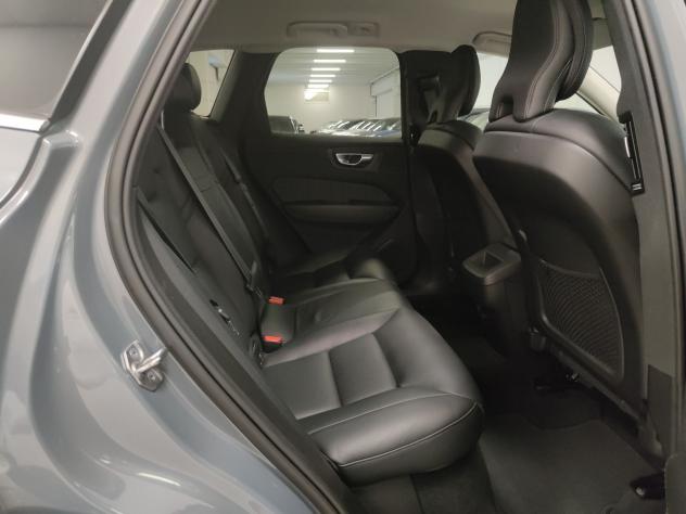 Volvo XC60 B4 197cv MHEV auto Core Pelle Telecamera Cerchi19 - Foto 6