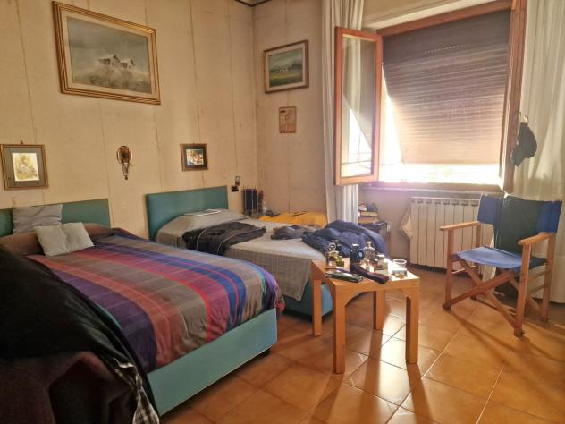 Marina di Massa, centro e a 200 m dal mare, appartamento al primo piano composto da ingresso, sala, cucina, disimpegno, due camere matrimoniali, bagno - Foto 18