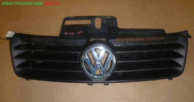 GRIGLIA COMPL. CON STEMMA VOLKSWAGEN POLO (9N) Carrozzeria Lamierati esterni Paraurti Griglia radiat VOLKSWAGEN - POLO - 01-10-2001 - 01-04-2005