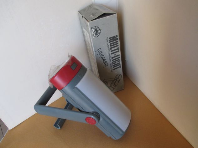 Lampada multifunzione GIUGIARO DESIGN con scatola originane, porta ancora l'adesivo di fabbrica a protezione del faro. MAI USATA. Eventualmente spedi - Foto 3