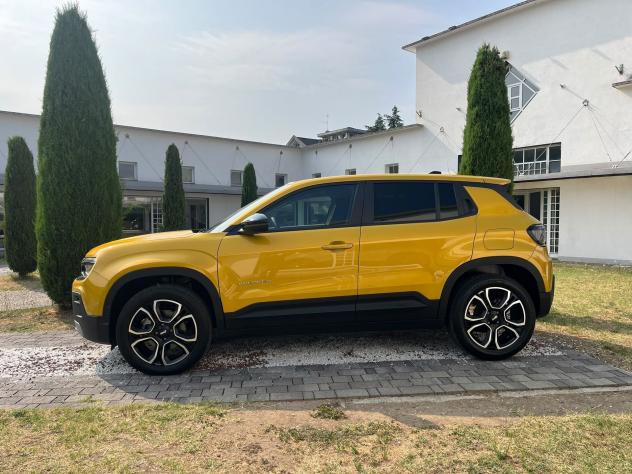 Jeep Avenger e-Hybrid 1.2 MHEV e-Hybrid Turbo Summit - Foto 3