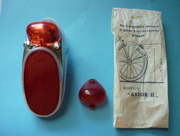 FANALE POSTERIORE NOS COMPLETO SEBAC + CUPOILINO DI RICAMBIO BICICLETTA