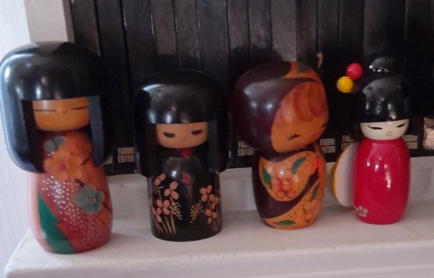 Bambole kokeshi varie misure 4 pezzi - Foto 3