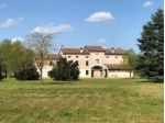 Rustico / Casale di 1100 m² con più di 5 locali in vendita a Carpi