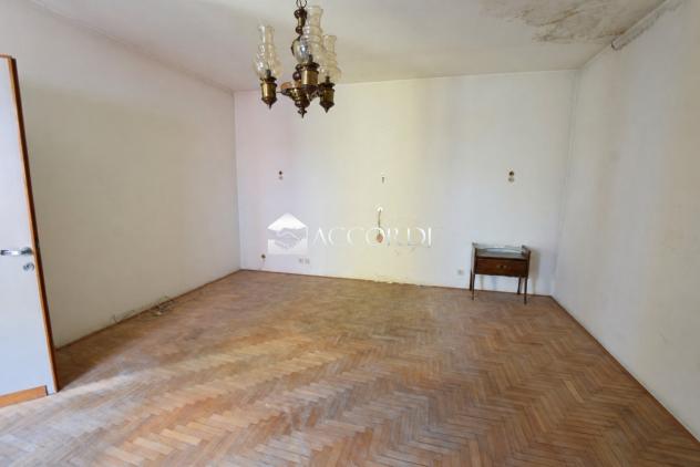 CASA INDIPENDENTE di 7 vani e di 328 mq (MONTEBELLUNA) rif. PE8 - Foto 12
