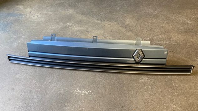Mascherina anteriore originale Renault SuperCinque del 1988 - Foto 2