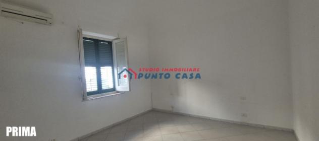 PRESSI COLOSSEUM – Appartamento al P.T. – 110mq ca. – 3 vani + acc. + lavanderia comune. Buone condizioni. Euro 85 mila CL F - Foto 3