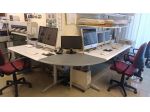Vendo scrivanie operative Styloffice con cassettiera e poltroncine.