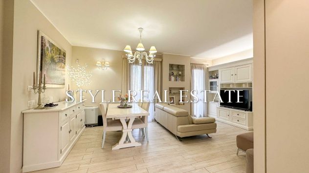 RECENTE APPARTAMENTO CON GARAGE ZONA VILLA POLITI-MONUMENTI - Foto 2