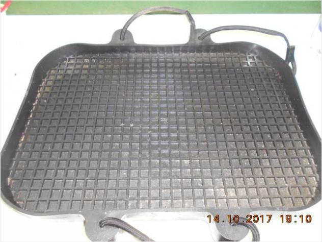BASE UNIVERSALE PER FISSAGGIO SERBATOI E BATTERIE Usato