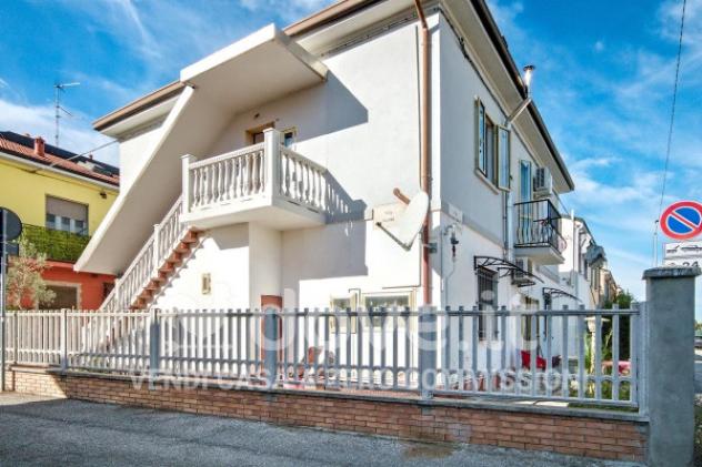 Appartamento di 116 m² con 5 locali e box auto in vendita a Ferrara