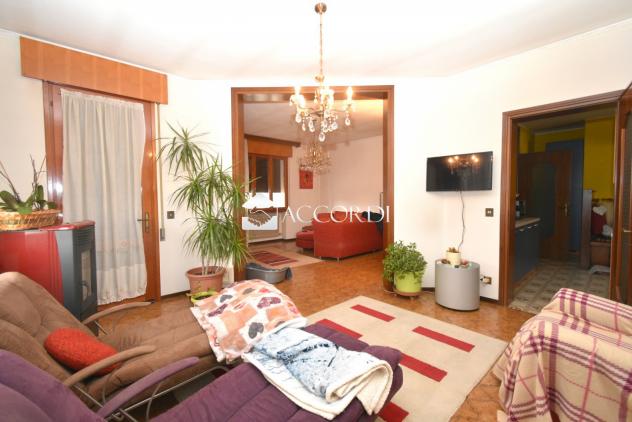 CASA INDIPENDENTE di 4 vani e di 380 mq (GODEGA DI SANT'URBANO) rif. GA8 - Foto 4