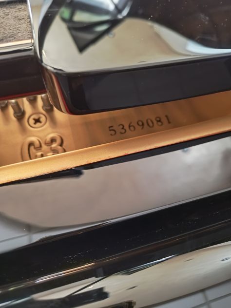 Pianoforte Yamaha C3 E seminuovo con trasporto e panca inclusi - Foto 3