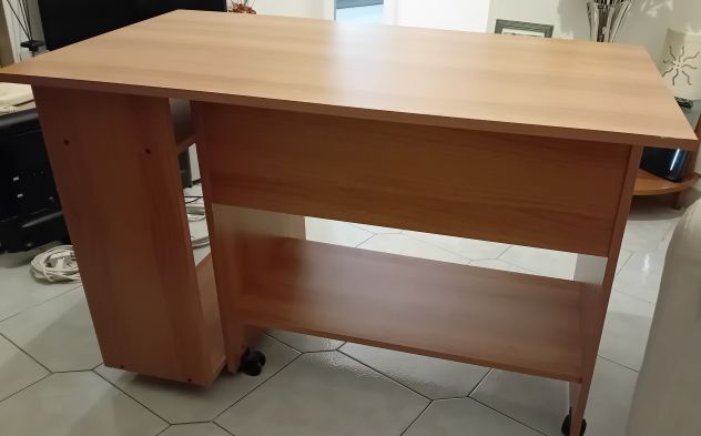 Scrivania da computer usata in  legno,  color noce biondo in ottime condizioni - Foto 4