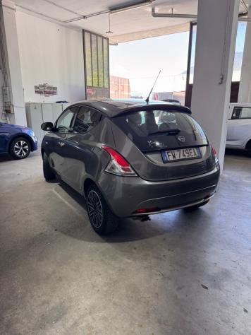 Lancia Ypsilon 1.2 69 CV 5 porte S&S Gold - Foto 2