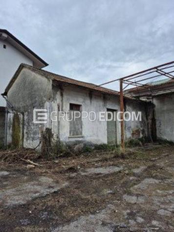 Magazzini e locali di deposito di 485 mq in vendita a Massa - Rif. 4558718