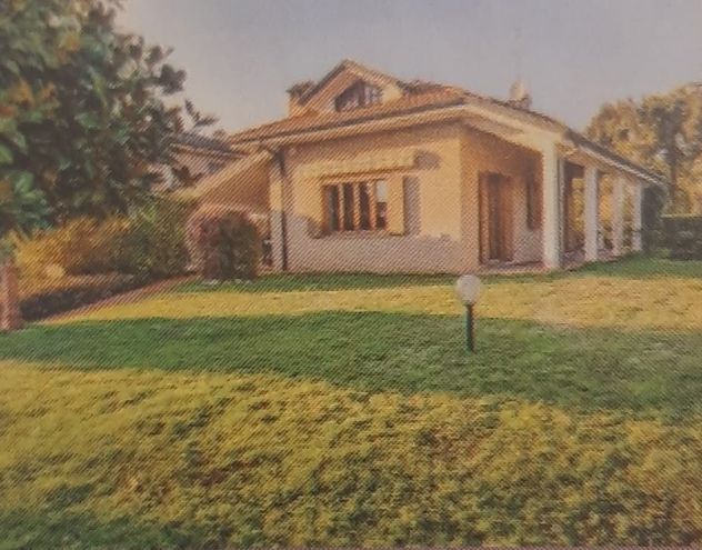 Vendesi villa singola con possibilità di creare 2 unità immob.