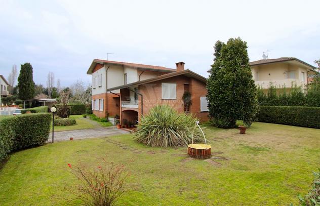 VILLA di 13 vani e di 260 mq (PIETRASANTA) rif. 447/VE - Foto 6